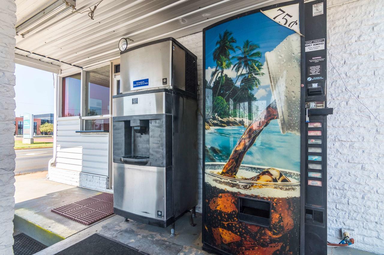 Trade Wind Motel Jacksonville Exterior photo